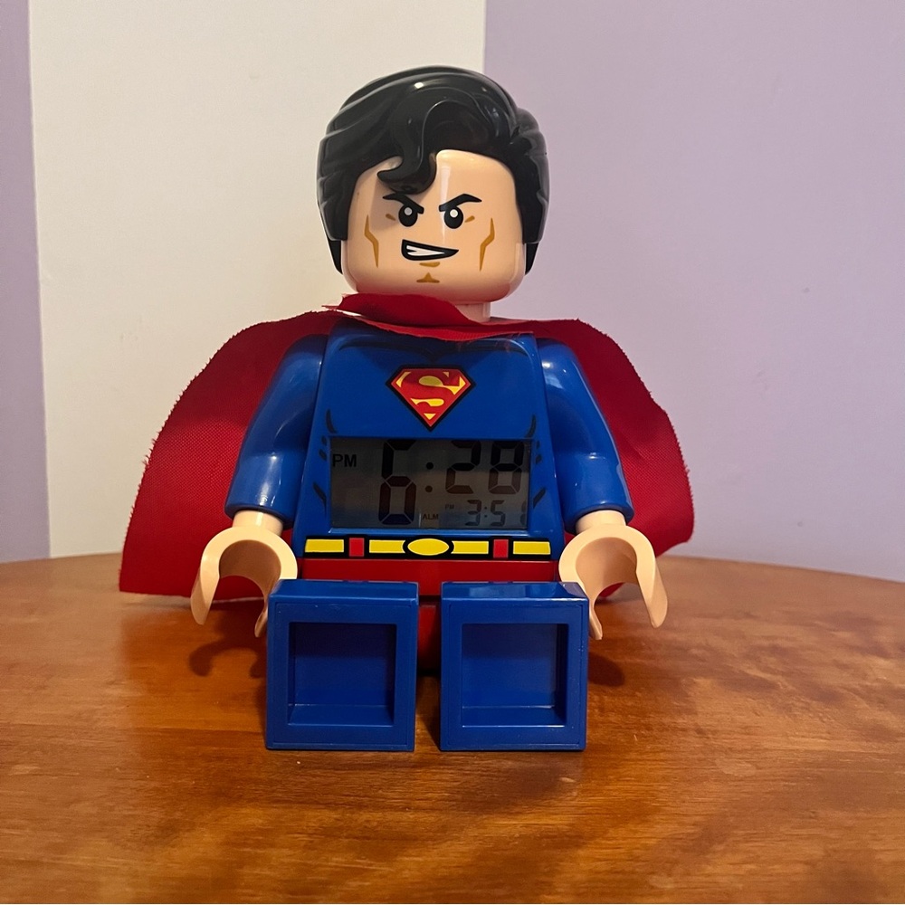 LEGO 2014 Superman With Red Cape DC Comics Super Hero’s Alarm Clock - Picture 5 of 14